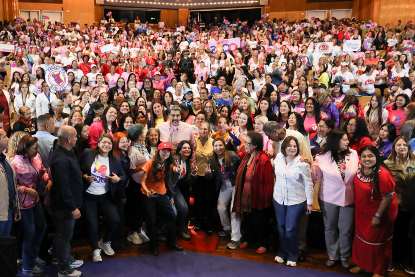 Venezuela-mujer-lineas