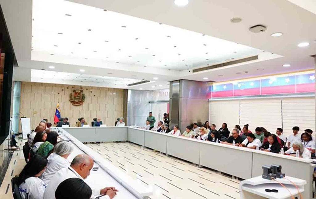 Autoridades venezolanas establecen plan de apoyo a los migrantes
