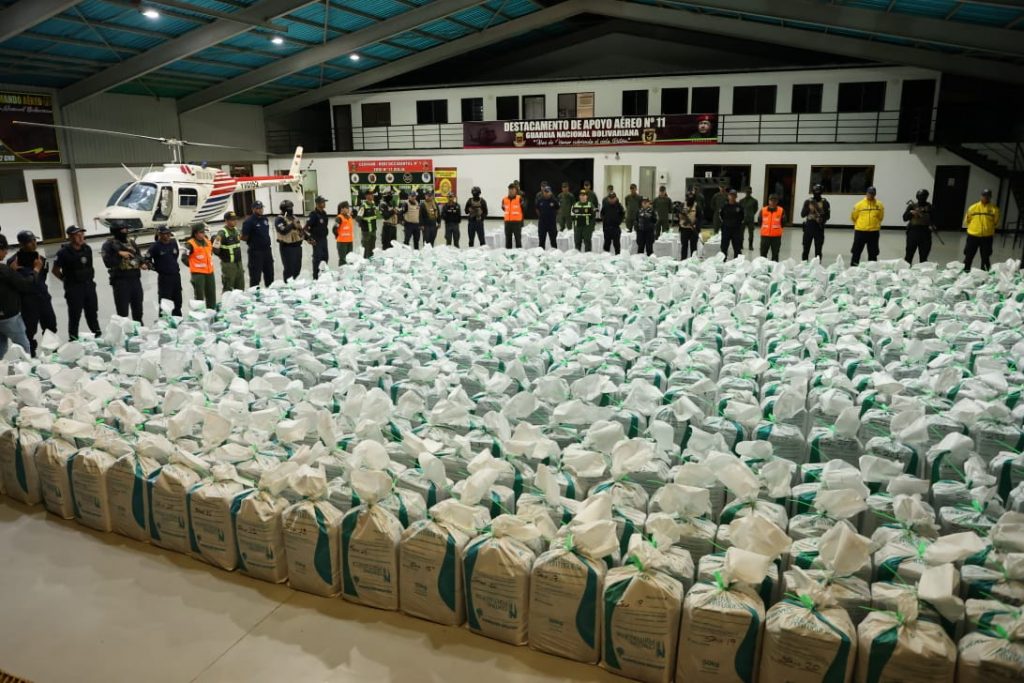 Incinerados-mas-de-15-mil-kilos-de-cocaina-en-el-estado-Zulia-8-1024x683