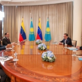 Nicolas-Maduro-y-Kassym-Jomart-Tokayev-presidente-de-la-Republica-de-Kazajistan-2