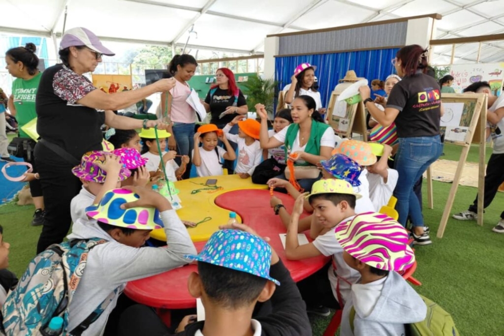 Filven niñas y niños