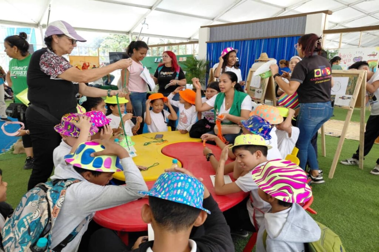 Filven niñas y niños