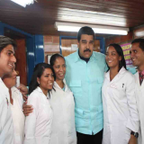 Jefe de Estado celebra Día Nacional del Médico Integral Comunitario