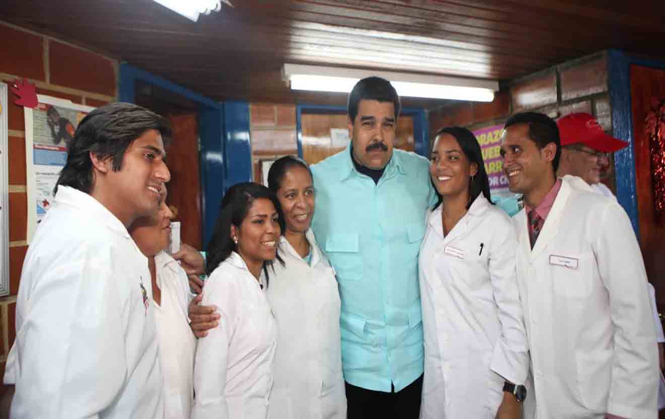 Jefe de Estado celebra Día Nacional del Médico Integral Comunitario