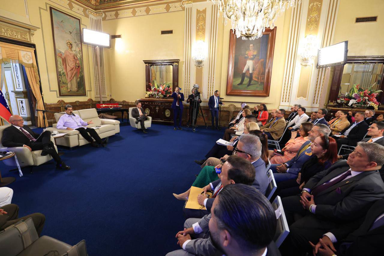 cortesia-parlamentarios-del-gran-caribe-en-reunion-con-nicolas-maduro-50748
