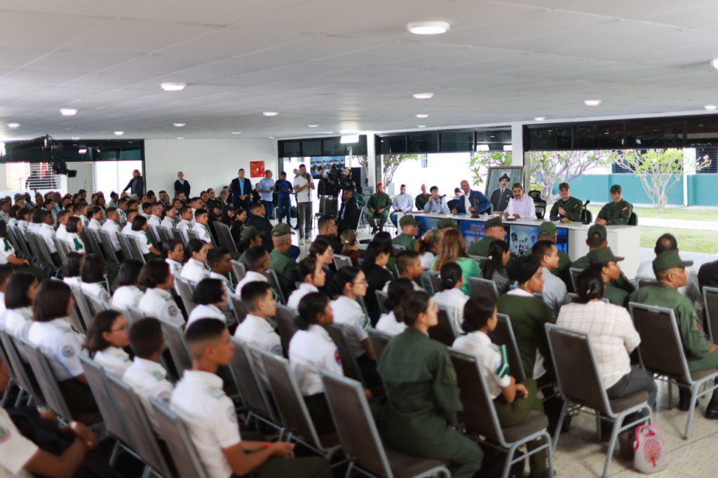 photo_5172457448932051888_y