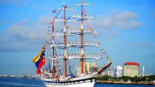 Buque Escuela Simón Bolívar llega a Maracaibo para acompañar fiestas en honor a La Chinita