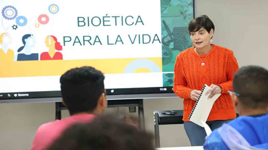 Universidad de las Ciencias ofrece clase magistral sobre bioética y bioseguridad