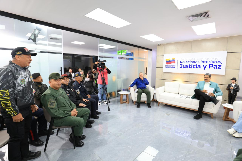 photo_4920731863844850598_y