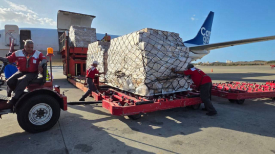 arriba-al-pais-tercer-cargamento-con-insumos-medicos-para-pacientes-de-nefrologia-cortesia-54545