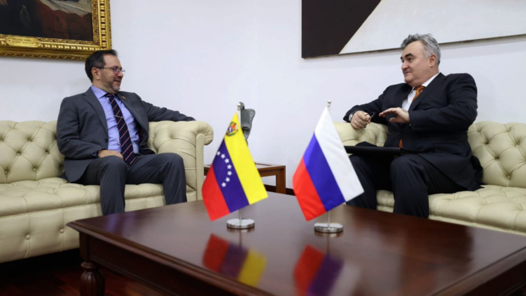 canciller-yvan-gil-y-el-embajador-de-rusia-sergey-melik-bagdasarov-cortesia-55131