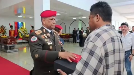 funeral-por-24-soldados-venezolanos-muertos-en-ataque-de-eeuu-cortesia-54385