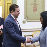 Delcy Rodríguez y directivos de Shell evaluaron proyectos gasíferos en Miraflores