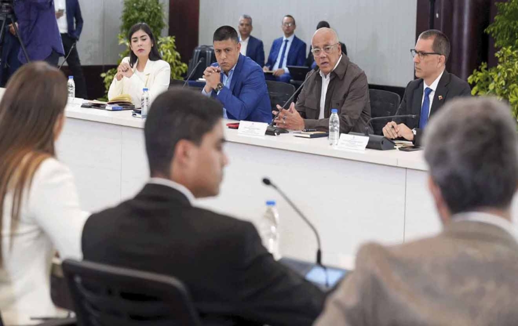 Jorge Rodríguez lidera reunión con la Comisión para la Convivencia Democrática y la Paz en Venezuela copia