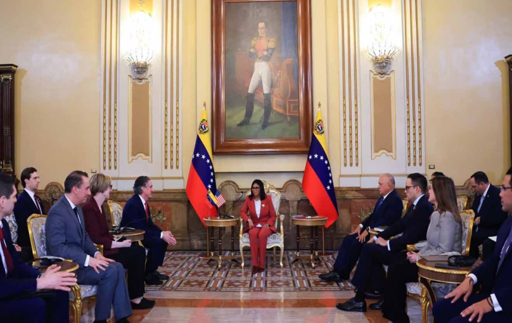 Presidenta encargada Delcy Rodríguez recibió en Miraflores al Secretario de Interior de EEUU
