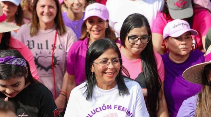 delcy-marcha-mujer-696x387