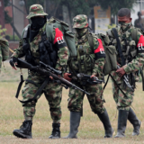 16-07-13_Colombian-Soldiers-escort-rebels-of-the-National-Liberation-Army-ELN-who-game-them-selves_Juan-Bautista-Diaz