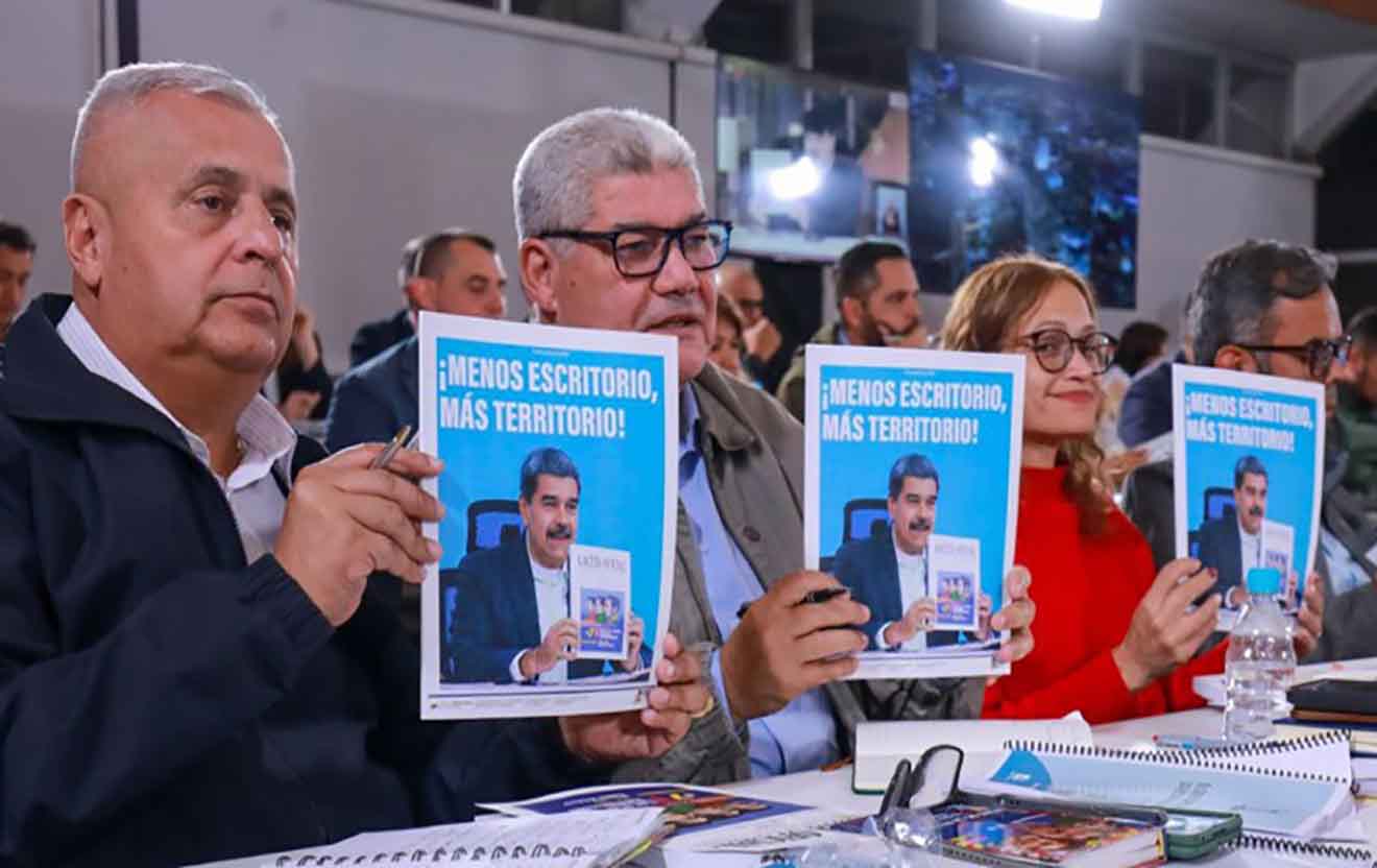 Menos escritorio más territorio