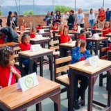 Planteles de Miranda y Caracas fueron dotados con mesas y sillas contruidas con plástico reciclado