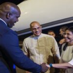 Vicepresidenta Rodríguez llega a Surinam para la toma de posesión de presidenta Simons