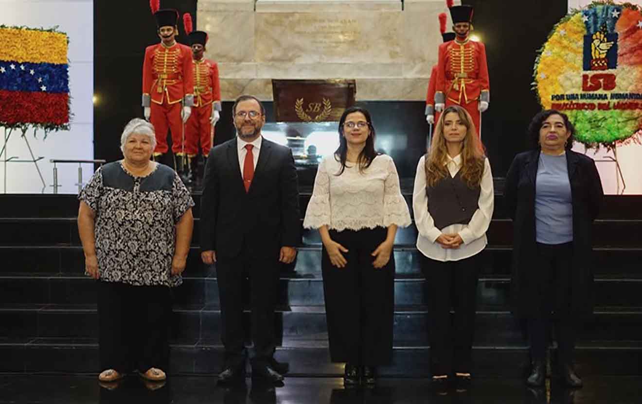 Yván Gil- Panteón Nacional- Ofrenda a Bolívar
