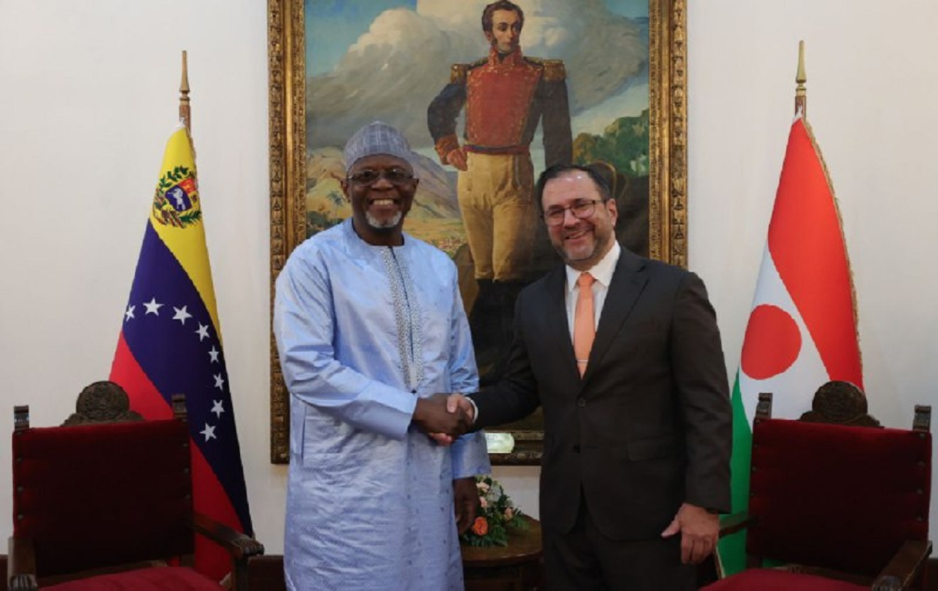 Yván Gil y Yaou Sangaré Bakary