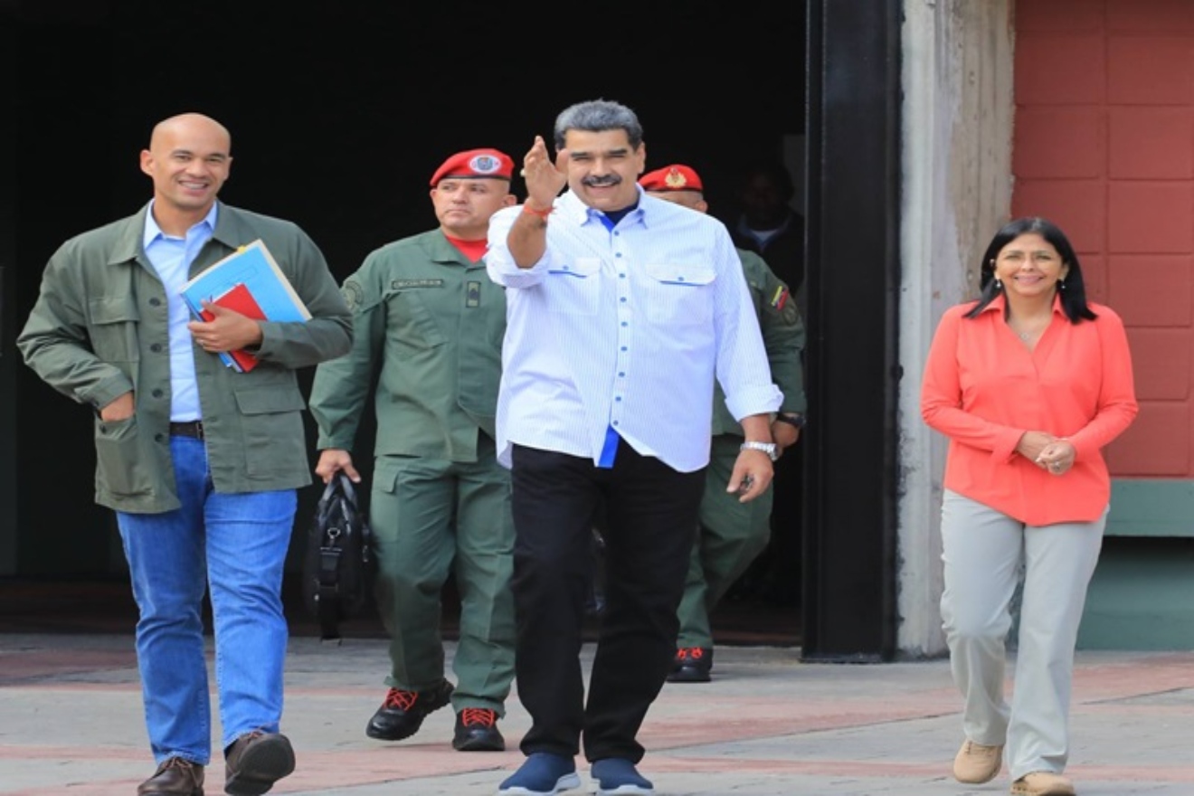 Presidente Maduro responde a “fake news”: Alto mando político militar está unido y resteado