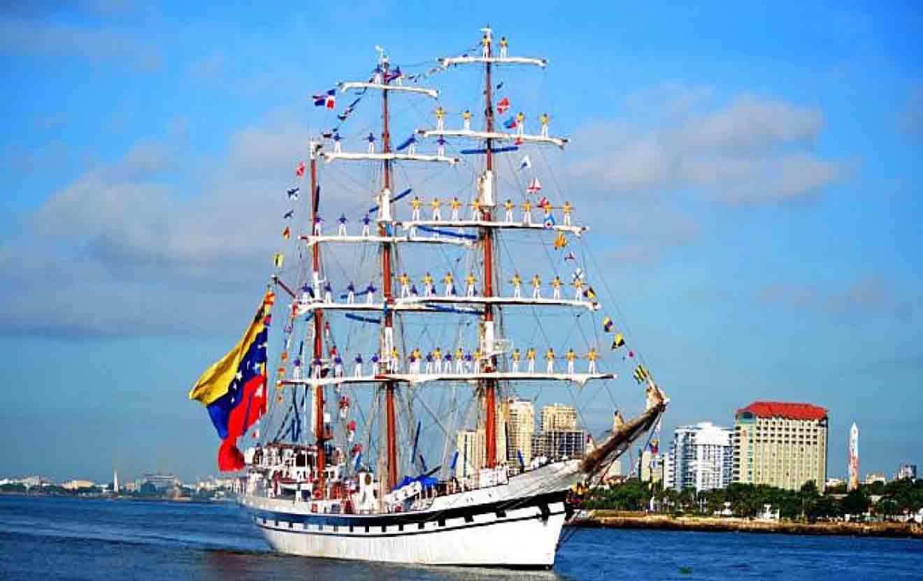 Buque Escuela Simón Bolívar llega a Maracaibo para acompañar fiestas en honor a La Chinita