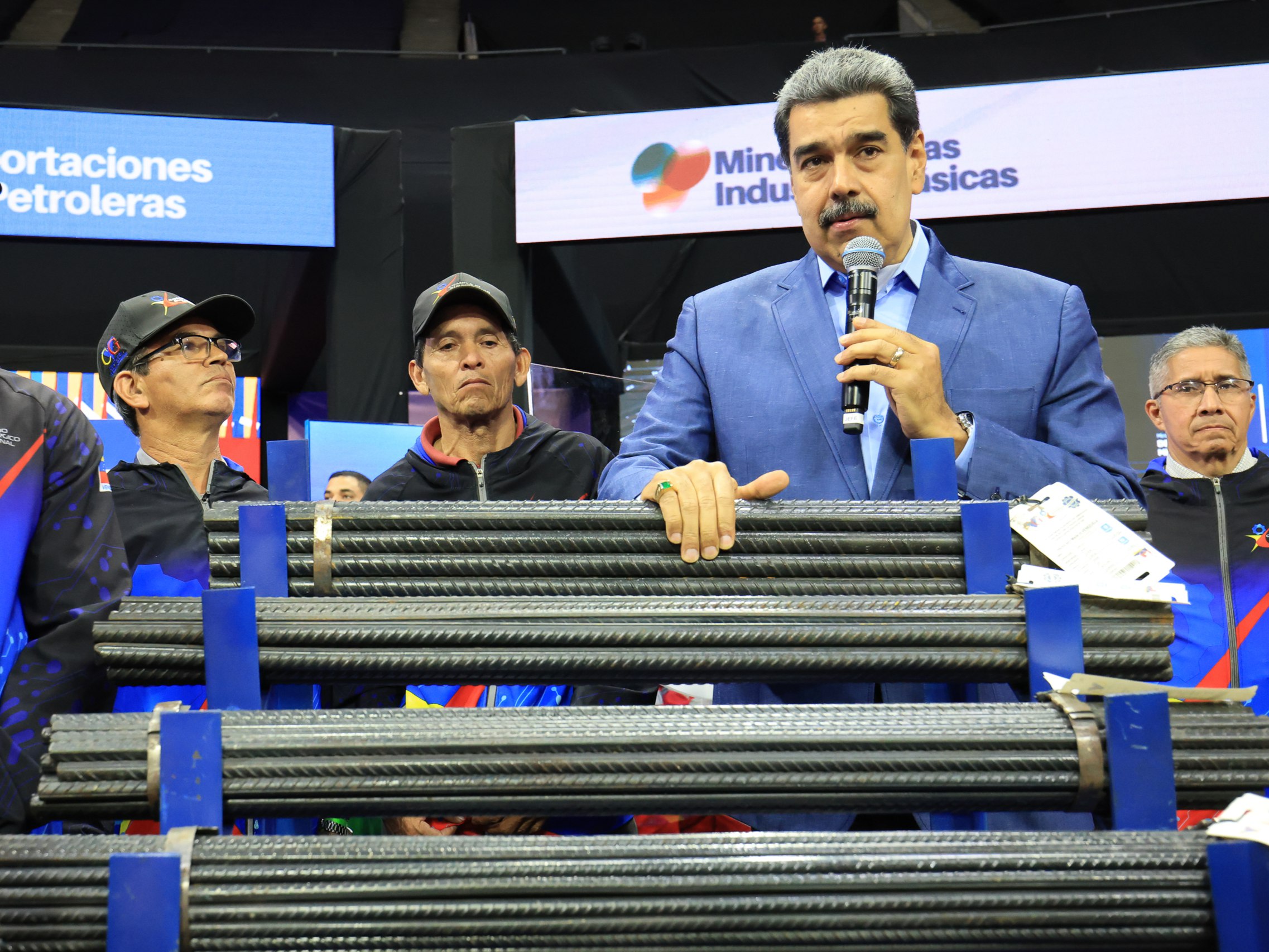 photo_5066866923500407612_w