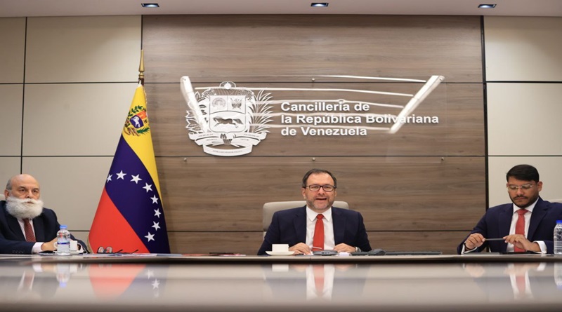 photo_5105374556599292271_y