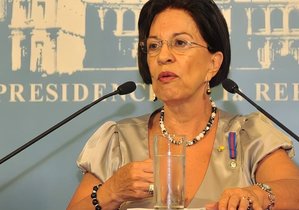 Delcy Rodríguez lamenta partida física de la diplomática Nora Uribe Trujillo