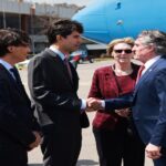 Secretario de Interior de EEUU arriba a Venezuela para reunirse con la Presidenta (E) Delcy Rodríguez